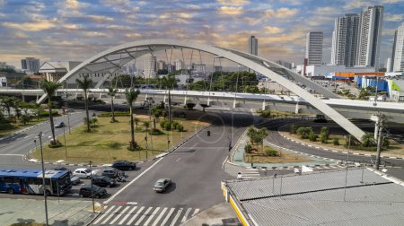 Téléchargez les photos : Pont métallique. Viaduc Reinaldo de Oliveira dans la ville d'Osasco, Sao Paulo, Brésil - en image libre de droit