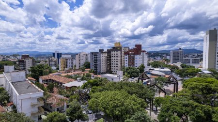 Foto de Imagen aérea de la ciudad de Betim, Belo Horizonte, Brasil. Plaza principal. - Imagen libre de derechos