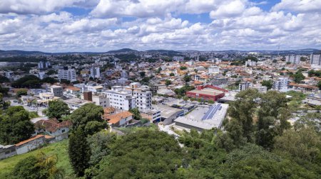 Foto de Imagen aérea de la ciudad de Betim, Belo Horizonte, Brasil. Plaza principal. - Imagen libre de derechos