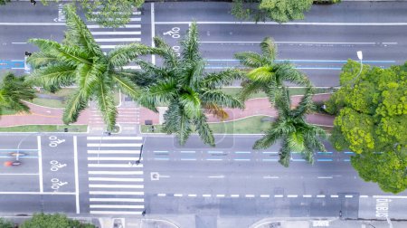 Luftaufnahme der Avenida Brigadeiro Faria Lima, Itaim Bibi. Ikonische Geschäftshäuser im Hintergrund