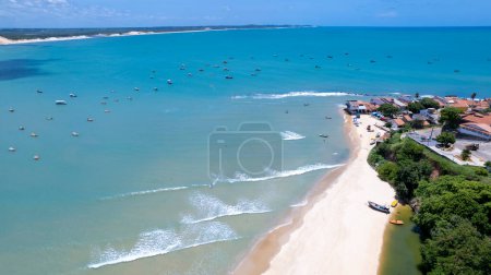 Vue aérienne de la plage de Bahia Formosa, Rio Grande do Norte, Brésil.