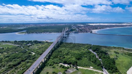 Téléchargez les photos : Vue aérienne du pont Newton Navarro, dans le Natal, Rio Grande do Norte, Brésil - en image libre de droit