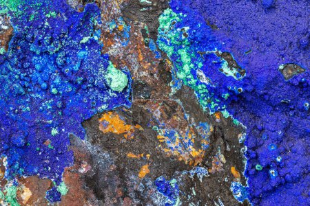 Téléchargez les photos : Deep blue Lapis lazuli rock. Natural mineral stone background - en image libre de droit