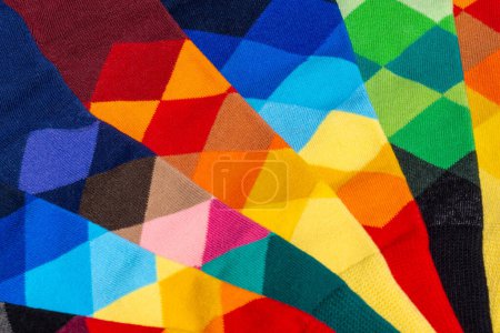 Arrangement de chaussettes colorées avec un motif argyle