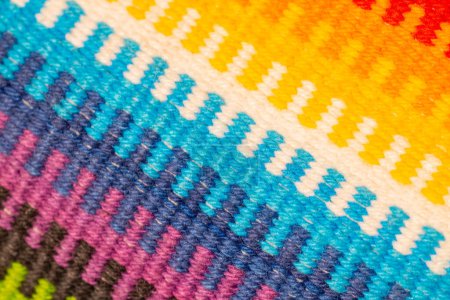 Foto de La alfombra kilim hecha de diferentes tripulaciones de color - Imagen libre de derechos