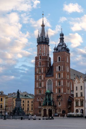 Foto de Cracovia casco antiguo - Basílica de Santa María - Imagen libre de derechos