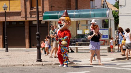 Téléchargez les photos : Kilimkii en costume de clown, aux festivités de la Mutilva (Navarre) 25 juin 2023 année - en image libre de droit