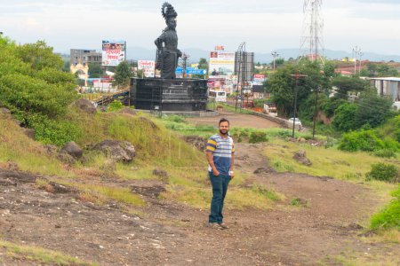 Téléchargez les photos : Handsome Indian man posing on stone statue background. - en image libre de droit