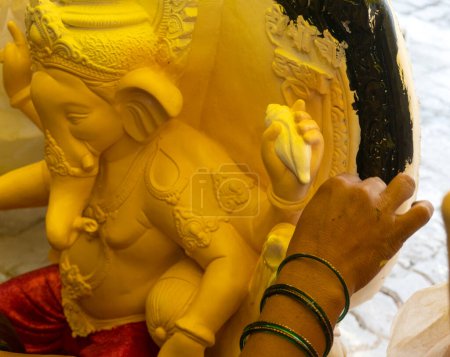 Téléchargez les photos : Statue hindoue traditionnelle en Inde - en image libre de droit