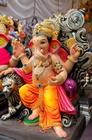 Téléchargez les photos : Statues de ganesha, dieu hindou, vue rapprochée - en image libre de droit