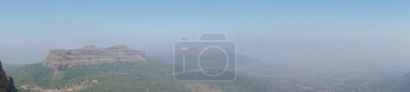 Téléchargez les photos : Vue d'un village de montagne - en image libre de droit