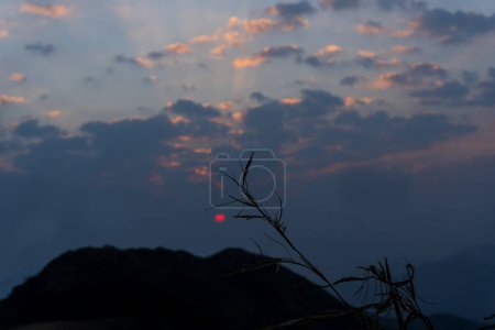 Téléchargez les photos : Beautiful sunset in the mountains nature scenic view - en image libre de droit