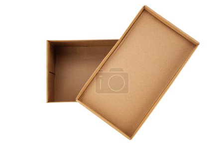 Foto de Caja de cartón abierta para zapatos. Aislado sobre un fondo blanco. El archivo contiene ruta de recorte - Imagen libre de derechos