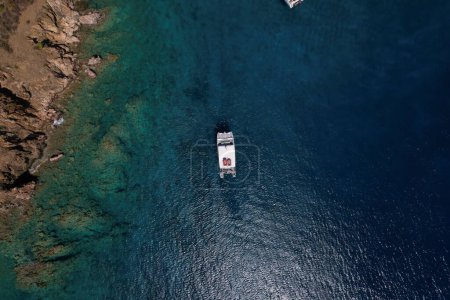 Foto de Barcos en las calas de la isla de Tortola en las Islas Vírgenes Británicas vista drone - Imagen libre de derechos
