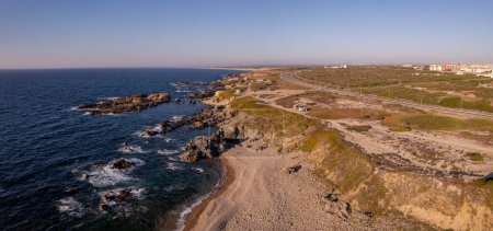 Téléchargez les photos : Vue panoramique sur la plage de Porto Covo vue depuis un drone - en image libre de droit