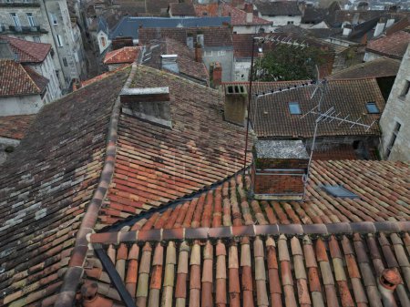 Drone vista de los tejados de Perigueux en Francia