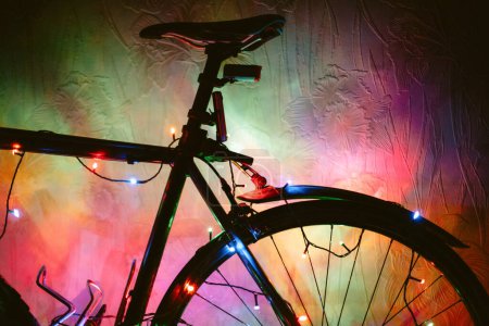 Foto de Bicicleta decorada con luces de Navidad - Imagen libre de derechos