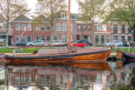 Foto de Den Helder, Países Bajos. Noviembre de 2022. Barcos históricos en el antiguo astillero de Den Helder. Foto de alta calidad - Imagen libre de derechos