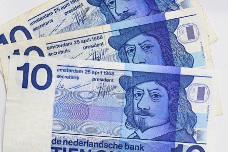 Foto de Den Helder, Netherlands. January 2023. An old Dutch banknote of 10 Guilders. High quality photo - Imagen libre de derechos