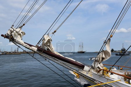 Foto de Den Helder, Países Bajos. 2 de julio de 2023. El aparejo de viejos veleros. Foto de alta calidad - Imagen libre de derechos