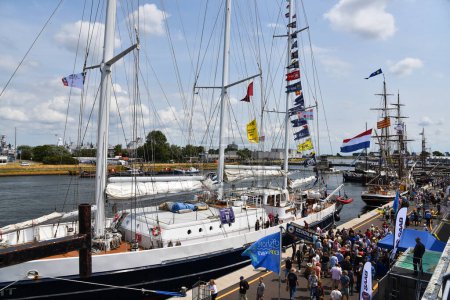 Foto de Den Helder, Países Bajos. 2 de julio de 2023. El evento náutico Vela 2023 en el puerto de Den Helder. Foto de alta calidad - Imagen libre de derechos