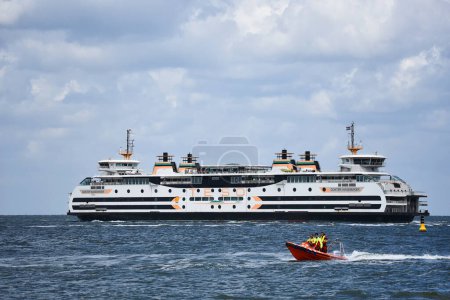Foto de Den Helder, Países Bajos. 2 de julio de 2023. El Dokter Wagemaker, el ferry TESO entre Den Helder y Texel. Foto de alta calidad - Imagen libre de derechos