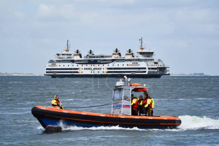 Foto de Den Helder, Países Bajos. 2 de julio de 2023. El Dokter Wagemaker, el ferry TESO entre Den Helder y Texel. Foto de alta calidad - Imagen libre de derechos