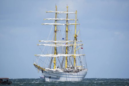 Foto de Den Helder, Países Bajos. 2 de julio de 2023. El barco indonesio Bima Suci durante la navegación en Den Helder. Foto de alta calidad - Imagen libre de derechos