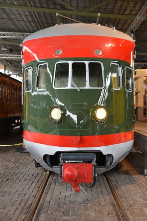 Foto de Utrecht, Países Bajos. Mayo de 2023. Viejos trenes holandeses en el Museo del Ferrocarril en Utrecht. Foto de alta calidad - Imagen libre de derechos