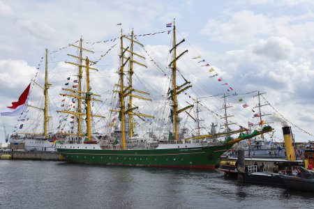 Foto de Den Helder, Países Bajos. 2 de julio de 2023. Alto barco Alexander von Humboldt en el puerto de Den Helder durante la vela 2023. Foto de alta calidad - Imagen libre de derechos