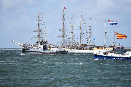Foto de Den Helder, Países Bajos. 2 de julio de 2023. Navega desde el barco Dar Mlodziezy desde Polonia. Foto de alta calidad - Imagen libre de derechos
