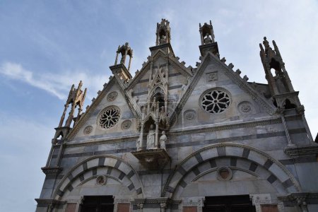 Téléchargez les photos : Pise, Italie. 17 septembre 2023. L'église Santa Maria della Spina dans le vieux centre de FlorePisa. Photo de haute qualité - en image libre de droit