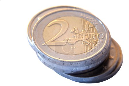 Foto de Países Bajos, noviembre 2023. Moneda de dos euros, aislada sobre blanco. Foto de alta calidad - Imagen libre de derechos