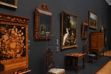 Téléchargez les photos : Amsterdam, Pays-Bas. 20 janvier 2024. L'une des nombreuses salles d'artefacts du Rijksmuseum d'Amsterdam. Photo de haute qualité - en image libre de droit