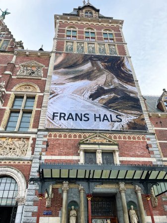 Foto de Ámsterdam, Países Bajos. 20 de enero de 2024. El Rijksmuseum de Ámsterdam con la exposición Frans Hals. Foto de alta calidad - Imagen libre de derechos