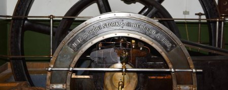 Foto de Medemblik, Países Bajos. 28 de febrero de 2024. Elementos y detalles de una vieja máquina de vapor. Foto de alta calidad - Imagen libre de derechos