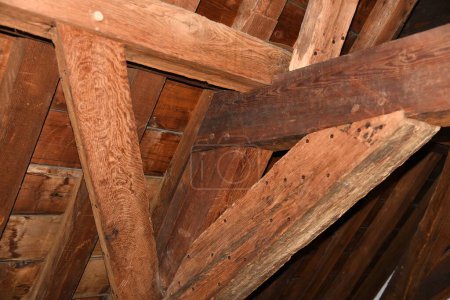 Medemblik, Países Bajos. 29 de marzo de 2024. Estructura de techo de madera del castillo de Radboud. Foto de alta calidad