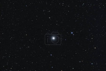 Foto de Polaris, a star in the northern circumpolar constellation Ursa Minor  commonly called the North Star or Pole Star - Imagen libre de derechos