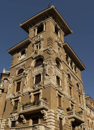 Téléchargez les photos : Palais des Ambassadeurs, (Palazzo degli Ambasciatori), quartier Coppede, Rome Italie - en image libre de droit