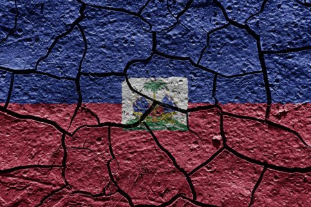 Téléchargez les photos : Haiti flag on a mud texture of dry crack on the ground - en image libre de droit