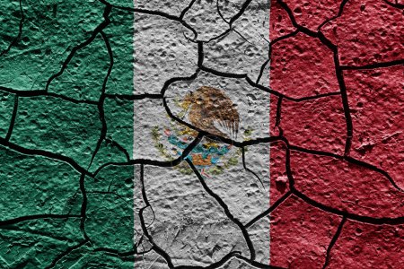 Téléchargez les photos : Mexico flag on a mud texture of dry crack on the ground - en image libre de droit