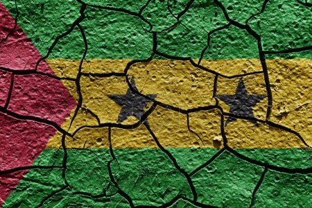 Téléchargez les photos : Sao Tome and Principe flag on a mud texture of dry crack on the ground - en image libre de droit