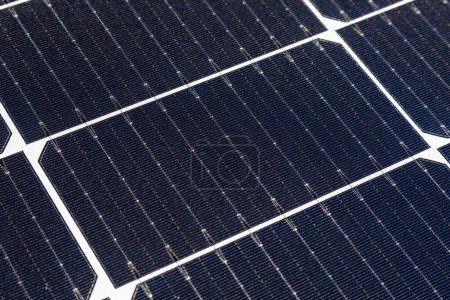 Foto de Detalle fotográfico de macro primer plano de paneles solares con rejilla visible de límites de celdas - Imagen libre de derechos