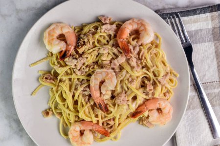 linguine  with alfredo sauce and served with minced clam and shrimp, 