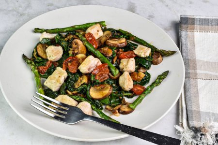  sauteed spinach,  tomatoes , mushroms and asparagus  with chicken,