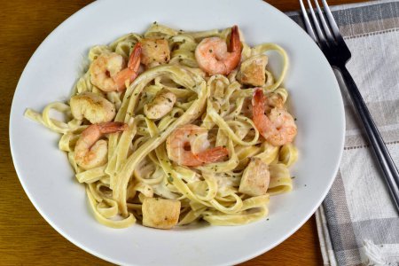 linguine alfredo   served with sauteed shrimp and chicken