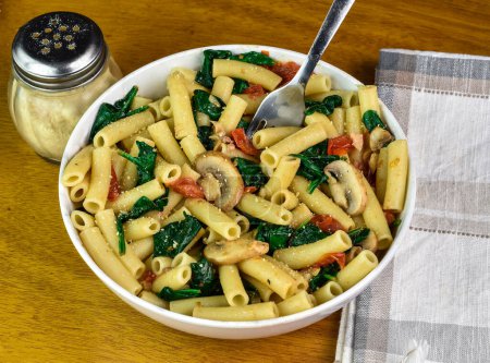 ziti served with sauteed spinach, mushrooms and tomatoes, 