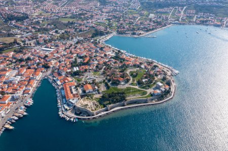 Téléchargez les photos : Foca est une ville et un district de la province d'Izmir en Turquie, sur la côte égéenne. - en image libre de droit
