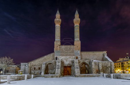 Téléchargez les photos : Double Minarets in Sivas, Turkey - en image libre de droit