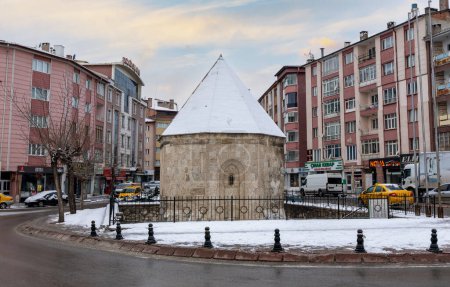 Téléchargez les photos : Sivas, Turquie, 24 janvier 2022 : Tombeau d'Ahi Emir Ahmet Bin Zeynel. - en image libre de droit